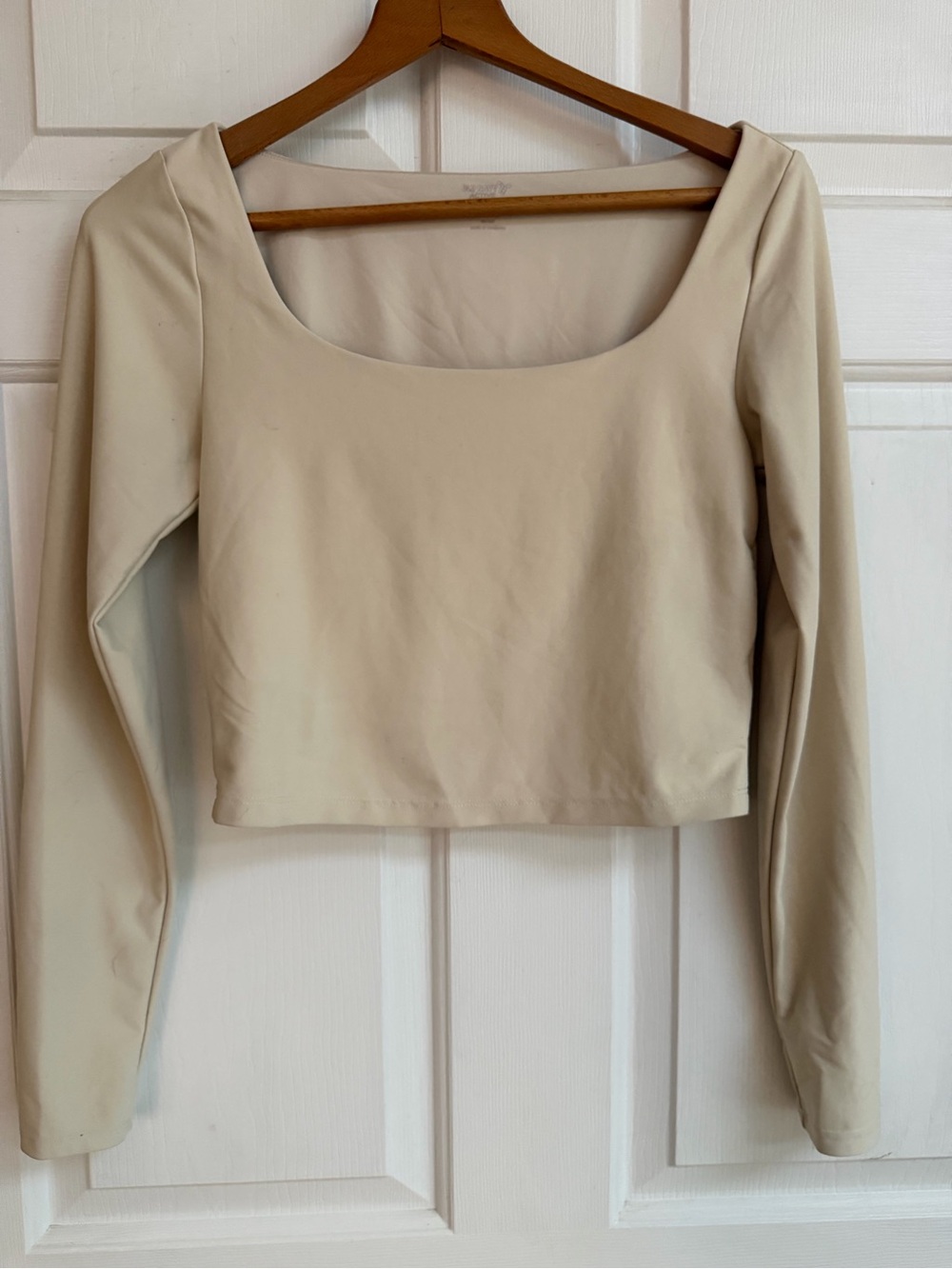 Old Navy Cream Scoop-Neck Long-Sleeve Crop Top